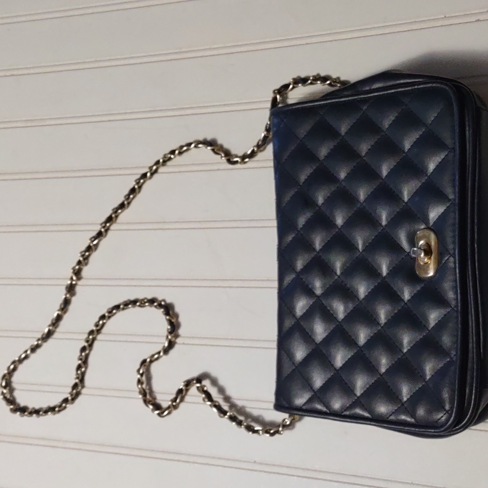 B H Smith Quilted Shoulder Purse